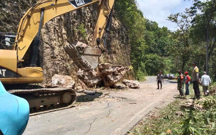 Tanah longsor di wilayah desa binaan