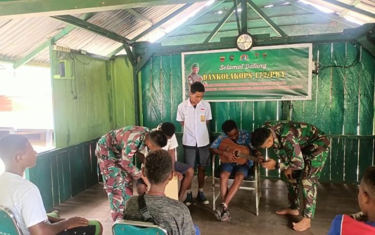  Pelatihan musik bagi pemuda Senggi Papua