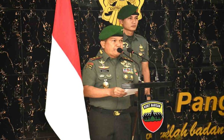 Pangdam I/BB Mayjen TNI Achmad Daniel Chardin saat laporan kenaikan pangkat prajuritnya. Sabtu (1/10)