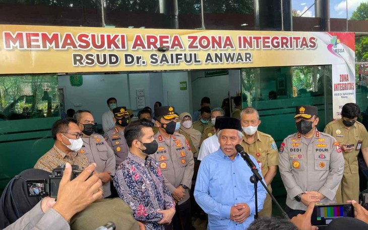 Ketua PWNU Jawa Timur KH. Marzuqi Mustamar saat konferensi pers di Malang. Selasa (4/10)