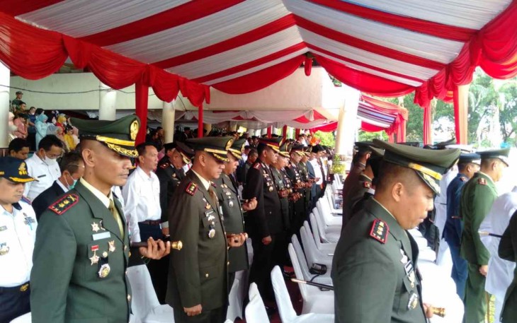 Dandim 0319/Mentawai Letkol Inf Febi Adrianto saat menghadiri upacara peringatan HUT TNI ke-77 di lapangan Imam Bonjol Padang. Rabu (5/10)
