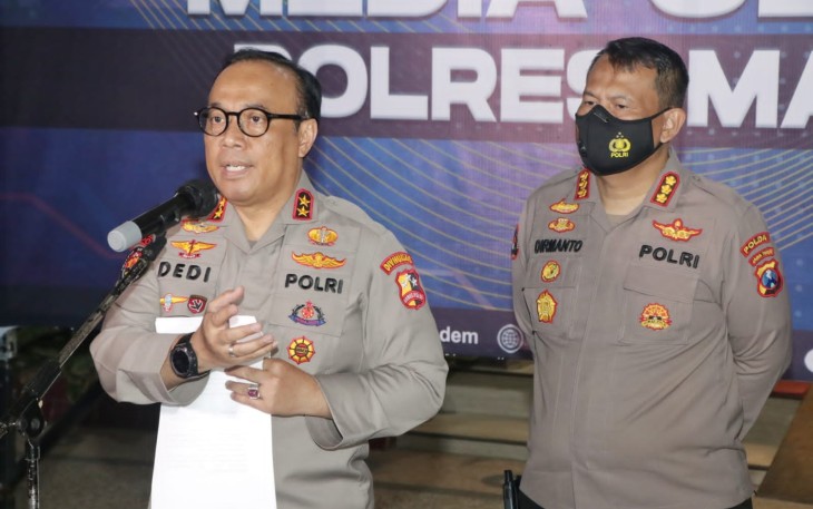 Kadiv Humas Polri Irjen Dedi Prasetyo saat memberikan keterangan pers di Malang, Rabu (5/10)