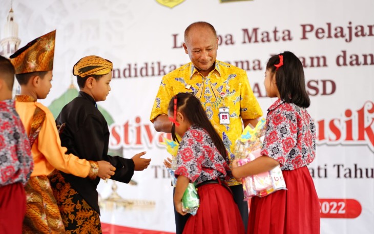 Pj Bupati Pati ketika membuka lomba MAPSI 