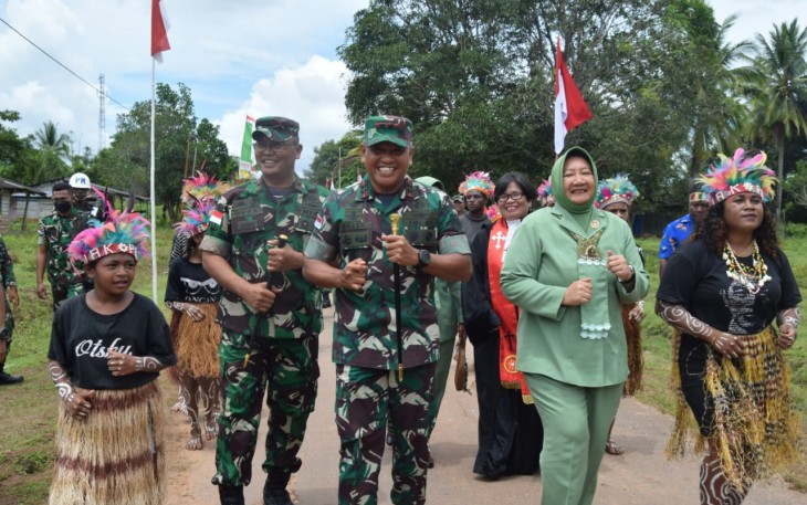 Pangdam XVII/Cendrawasih berkeliling Distrik Sota