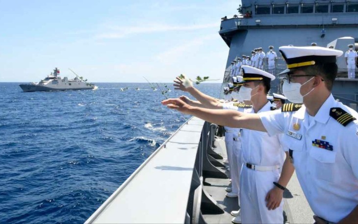 Tabur bunga TNI AL Korea Selatan 