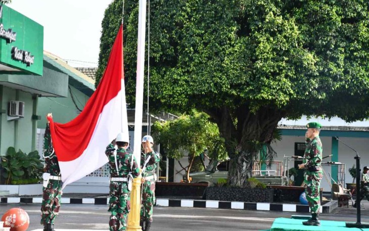 Upacara bendera di Korem 081/DSJ 