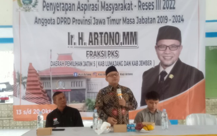Anggota DPRD Jawa Timur, Artono saat serap aspirasi masyarakat di Tegal Besar, Kecamatan Kaliwates Jember.