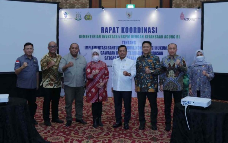 Wakil Jaksa Agung saat menghadiri rapat bersama BKPM di Surabaya 