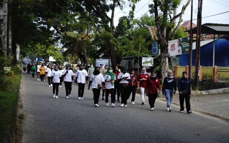 Jalan santai meriahkan HUT ke 77 KESAD di Kendari