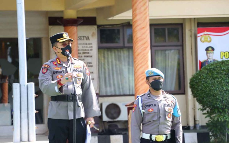 Kapolresta Banyuwangi saat memberikan arahan anggotanya 
