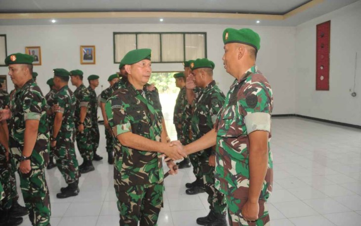 Danrem 063/SGJ Kolonel Inf Dany Rakca saat tradisi penerimaan perwira 