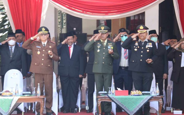 Dandim 0805/Ngawi Letkol Inf Adi Wirawan saat upacara hari Sumpah Pemuda 