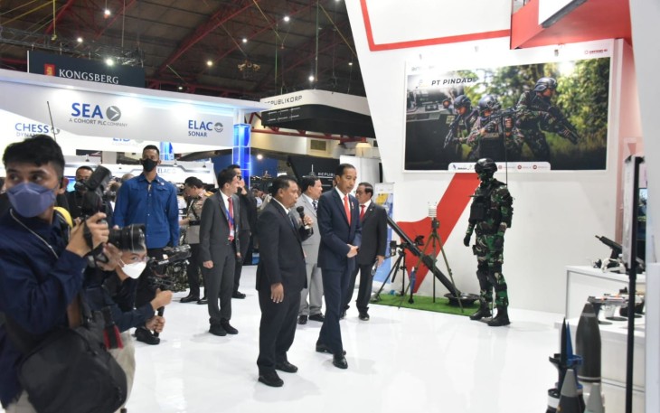 Presiden Joko Widodo saat pameran pertahanan militer di Jakarta 
