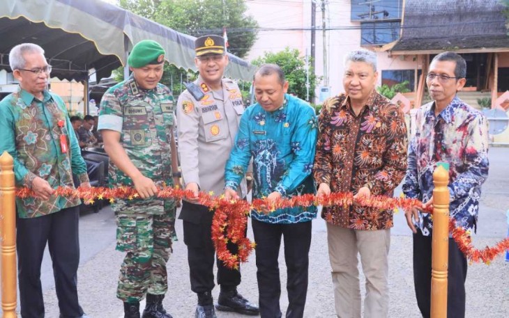 Dandim 1001/HSU-BLG Letkol Inf Dhuwi Hendradjaja saat membuka pameran 