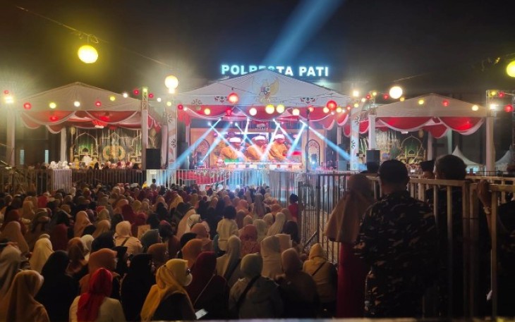 Masyarakat Pati antusias hadiri Sholawat merajut kebhinekaan dalam bingkai NKRI