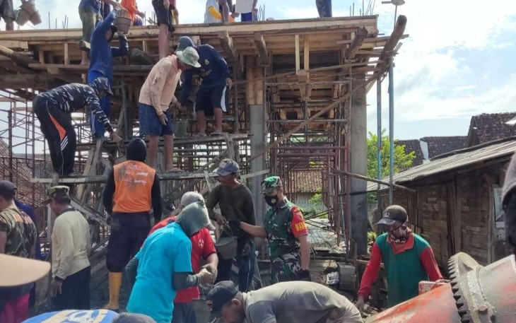 Gotong royong bangun TPQ di wilayah binaan