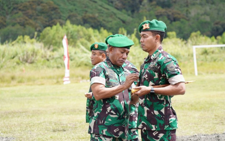 Pangdam Kasuari Mayjen TNI Gabriel Lema saat melantik Dandim 1812/Pegaf