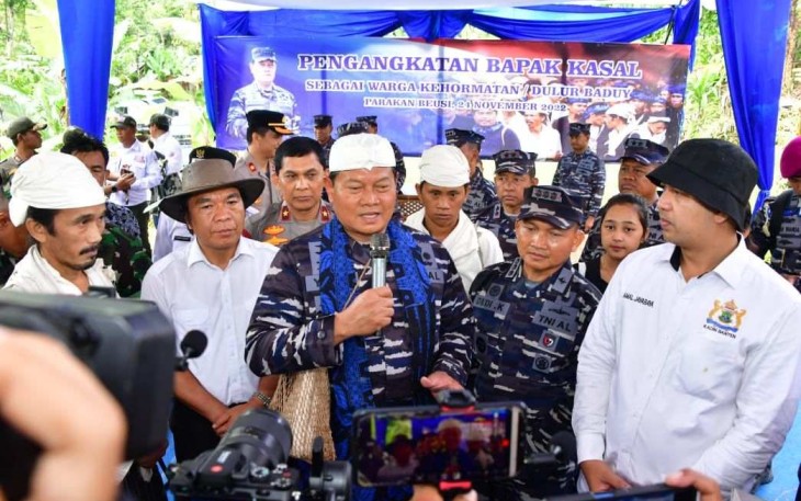 Kasal Laksamana TNI Yudo Margono saat memberikan keterangan pers bedah sekolah di Banten