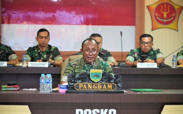 Pangdam XVIII/Kasuari Mayjen TNI Gabriel Lema saat sosialisasi migas secara virtual 