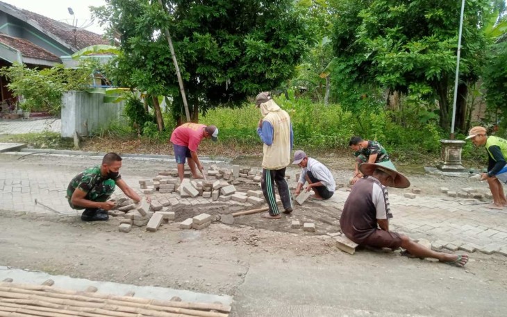 Perbaikan jalan desa wilayah binaan