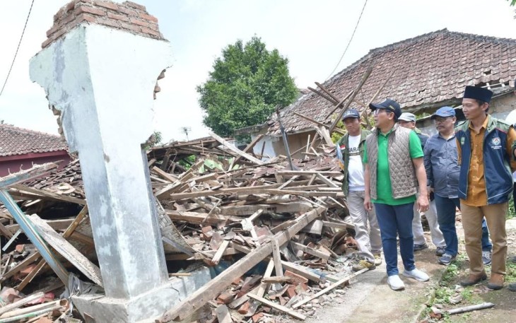 Gus Halim saat meninjau lokasi gempa Cianjur, Minggu (27/11)