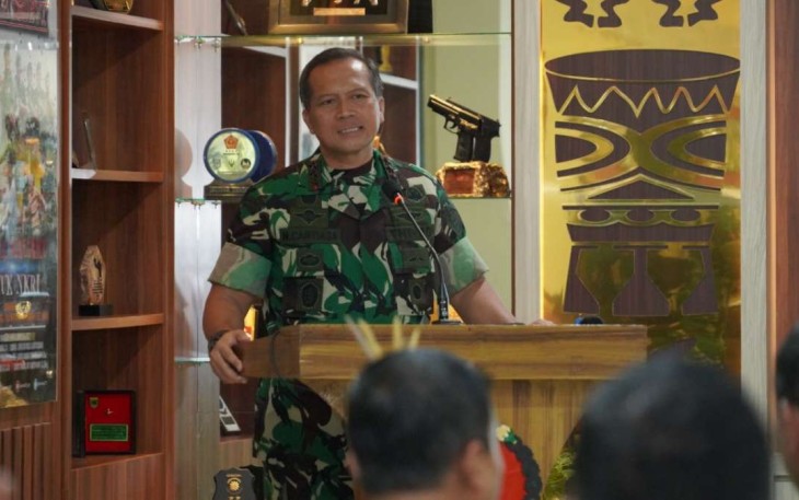 Pangkogabwilhan III Letjen TNI I Nyoman Cantiasa saat memberikan pengarahan 