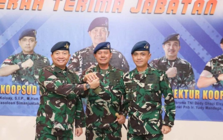 Pangkoopsud I Marsda TNI Bambang Gunarto bersama Kaskoopsud I dan Irkoopsud I di Jakarta, Senin (211)
