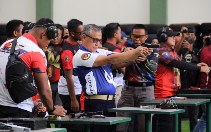 Lomba menembak memperingati hari jadi TNI AD