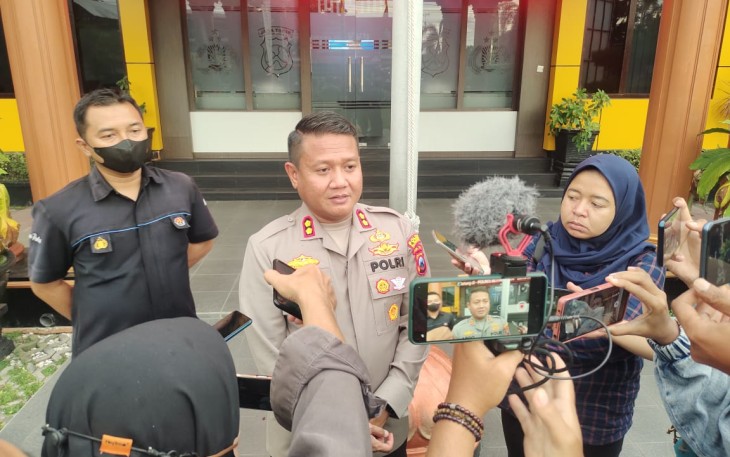 Kapolres Blitar Kota AKBP Argowiyono saat keterangan pers terkait perampokan rumdis Wali Kota Blitar, Senin (12/12)