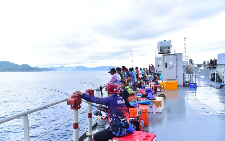 Lomba Mancing Meriahkan Hari Armada diatas KRI Teluk Weda-526