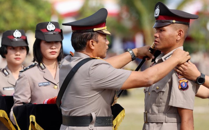 Kapolda Kalteng Irjen Pol Drs Nanang Avianto saat melantik Bintara baru. Rabu (21/12)