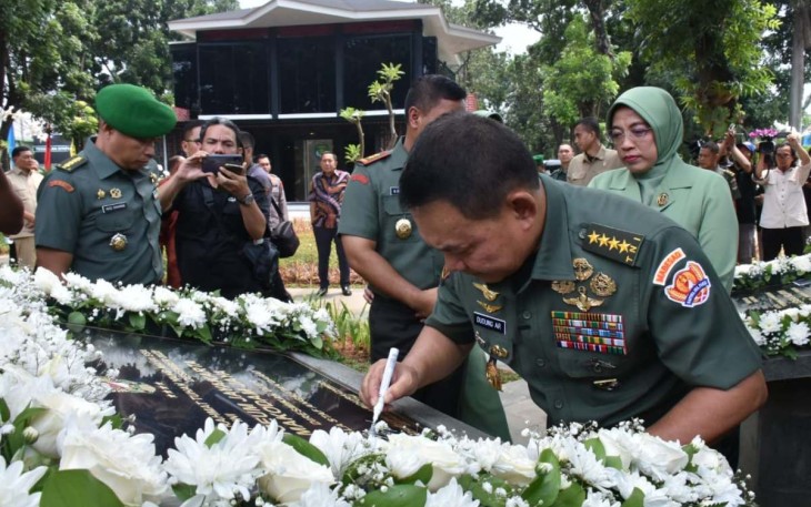 Kasad Jenderal TNI Dudung Abdurachman saat meresmikan museum Jayakarta Kodam Jaya, Rabu (21/12)