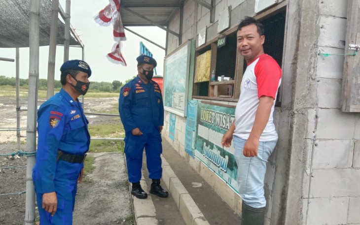 Kasatpolairud Polres Demak himbau warga berhati hati gelombang ombak tinggi di perairan Demak