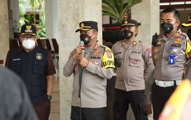 Kapolres Blitar Kota AKBP Argowiyono saat memberikan pengarahan 