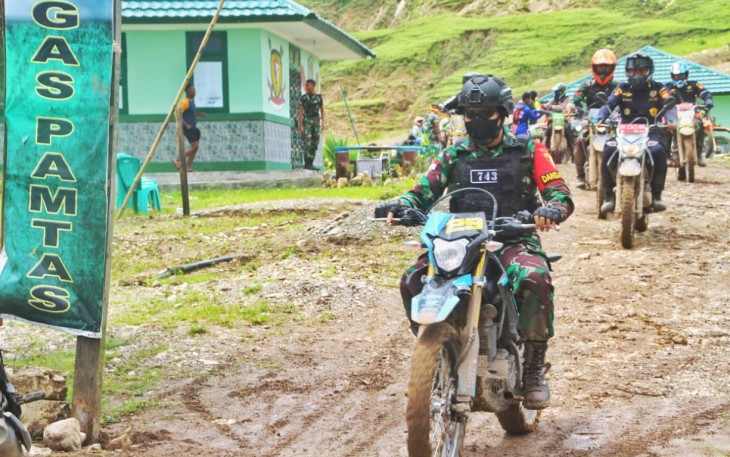 Patroli bersama menjaga perbatasan 