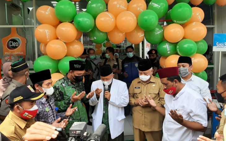 Doa bersama Bupati Malang, usai peresmian Taj Mart MWC NU Pakis