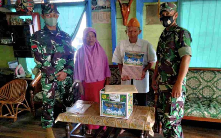 Kodim 1001/HSU-BLG berikan bingkisan lebaran untuk anggota LVRI. Selasa (26/4/2022)