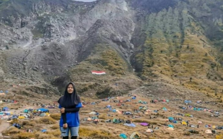 Potret Pendakian pertama di gunung Salasi. (Sumber: Dok. Pribadi Prisca Ariato)