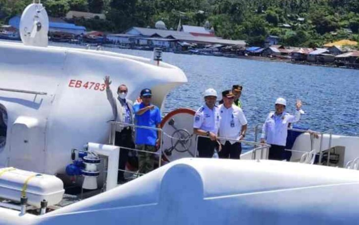 Pemeriksaan kapal penumpang wisata bawah air