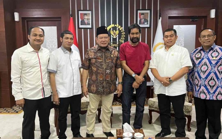 Foto bersama Muzakir Manaf dengan Ketua DPD RI 