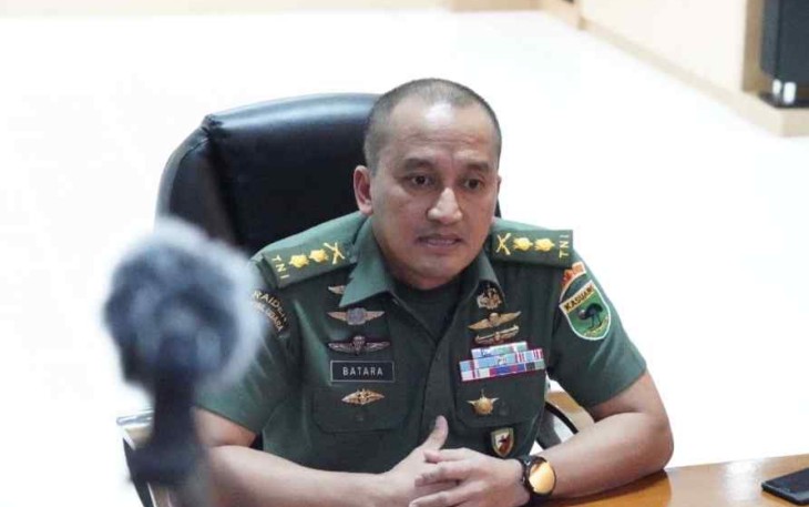 Kapendam XVIII Kasuari Letkol Inf Batara Alex Bulo saat memberikan keterangan pers di Makodam, Selasa (20/9)