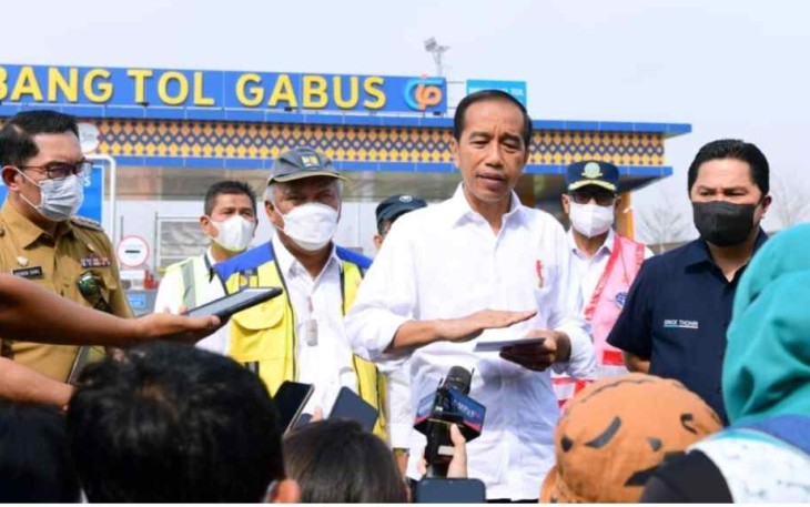 Presiden Jokowi saat meresmikan gerbang tol Gabus di Kabupaten Bekasi, Selasa (20/9)