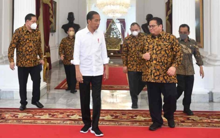 Presiden Joko Widodo saat menerima anggota Bawaslu di Istana Negara Jakarta, Kamis (22/9)