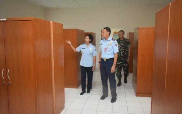 Danlanud Adi Soemarmo Marsekal Pertama TNI Agus Setiawan saat menerima pemaparan Danskadik 401 Letkol Arm Titi Tri Pangastuti di Kaliurang Yogyakarta. Rabu (12/10)