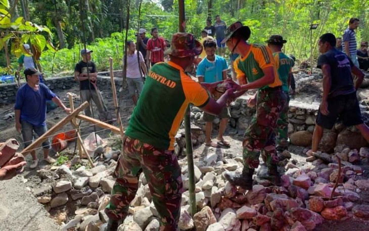 Bangun rumah warga di Maluku 