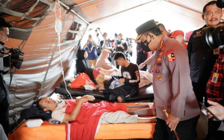 Kapolri Jenderal Listyo Sigit Prabowo jenguk korban gempa Cianjur 