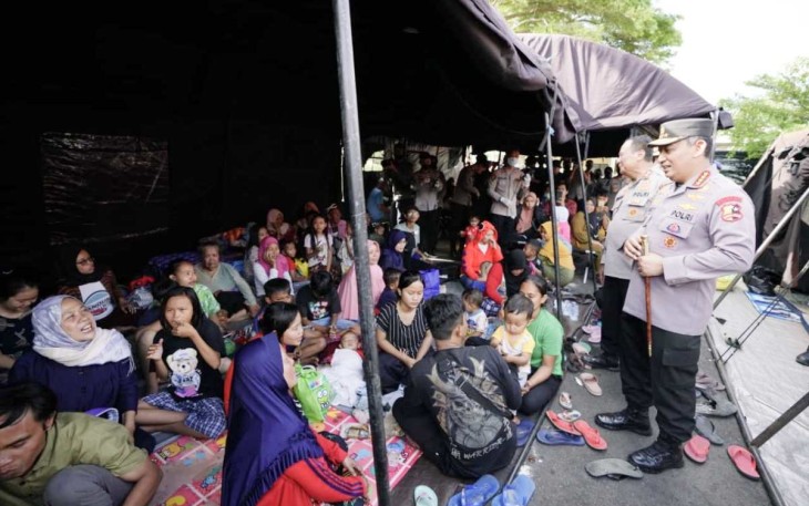 Kapolri Jenderal Listyo Sigit Prabowo saat berdialog bersama warga korban bencana gempa Cianjur 