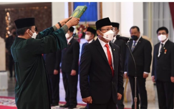 Presiden Joko Widodo melantik Muhamad Mardiono sebagai Utusan Khusus Presiden Bidang Kerja Sama Pengentasan Kemiskinan dan Ketahanan Pangan di Istana Negara Jakarta, Rabu, 23 November 2022.
