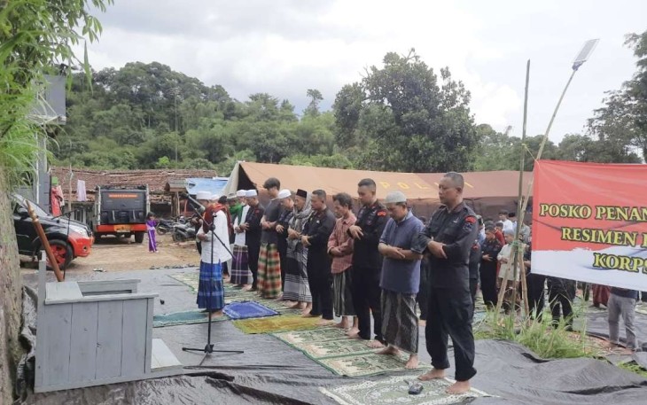 Salat Jum'at di lokasi gempa Cianjur 