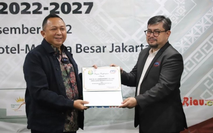 Kapuspenkum Ketut Sumedena saat menerima penghargaan untuk Jaksa Agung RI di Sparks Life Hotel Jakarta, Jum'at (9/12) 